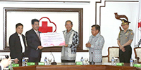 印尼副总统卡拉见证宝鹰集团向印尼红十字会捐赠20亿印尼盾书画拍卖善款并致辞