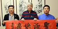 广州美协主席周国城宝鹰集团挥毫传递圣诞祝福
