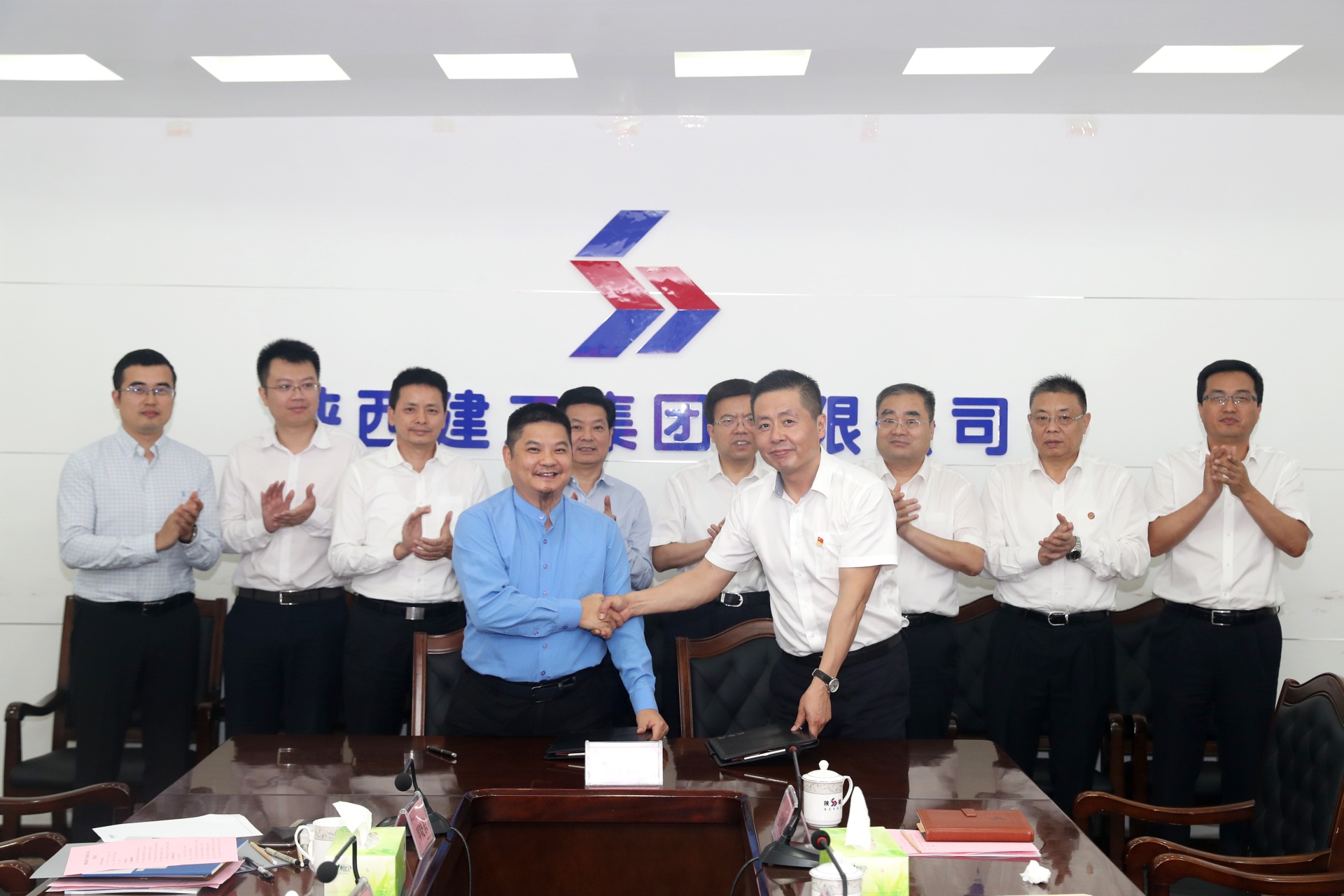陕西建工集团有限公司与宝鹰集团签署战略合作协议